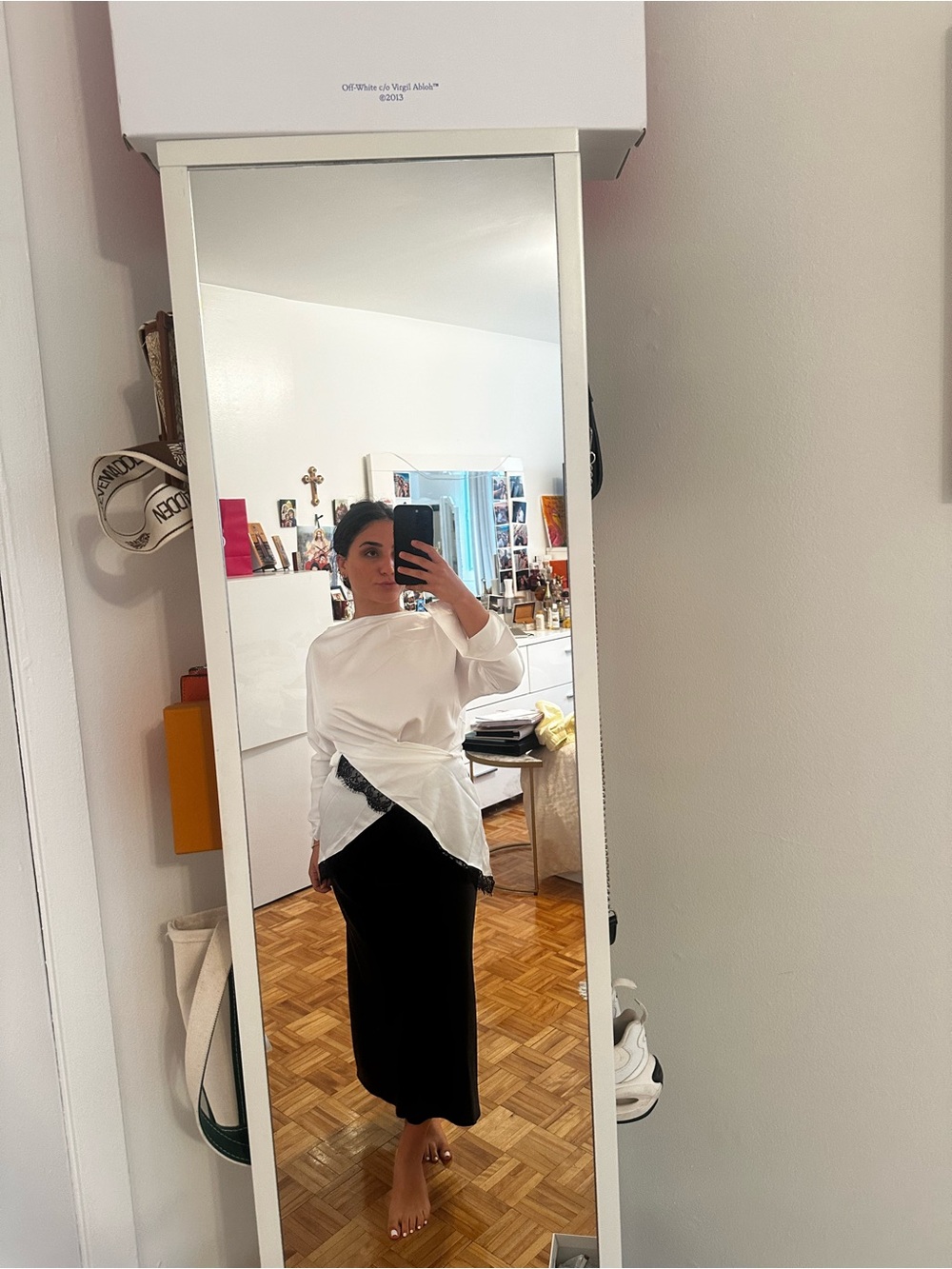 Women’s White Long-Sleeve Twist Front Top